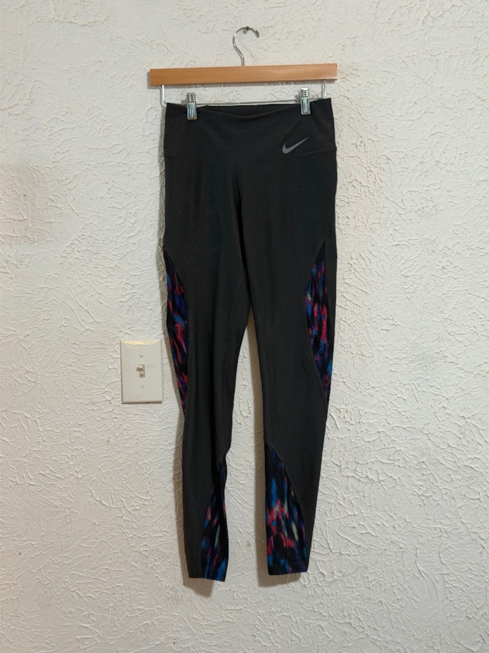 Nike Women’s Gray Multicolor Cropped Athletic Leggings Size XS